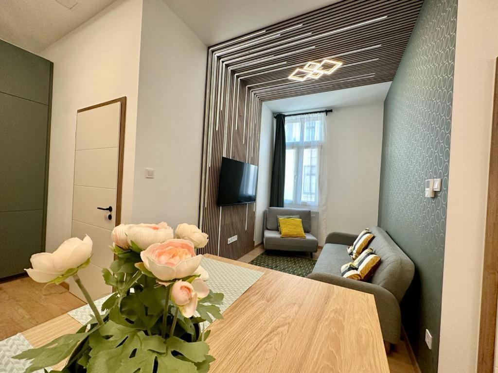 Apartment At Gozsdu Courtyard #Partyzone #Downtown #Freeparking Будапешт Екстер'єр фото
