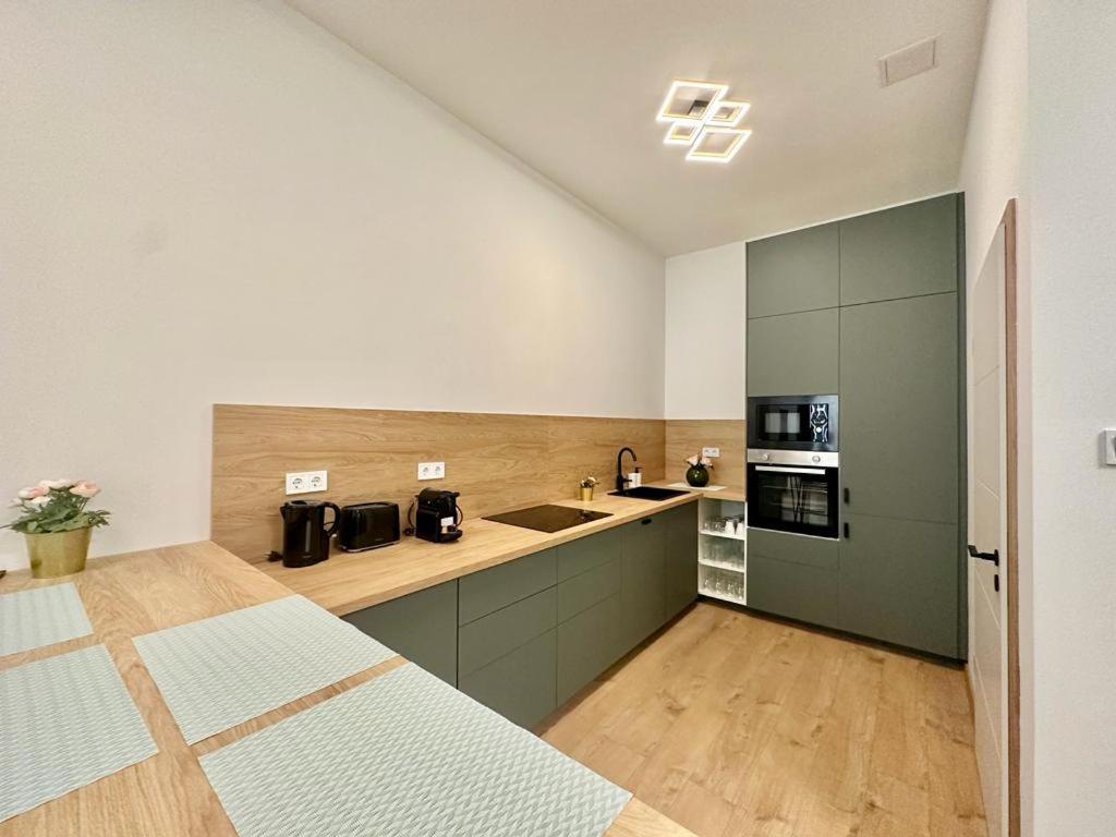 Apartment At Gozsdu Courtyard #Partyzone #Downtown #Freeparking Будапешт Екстер'єр фото